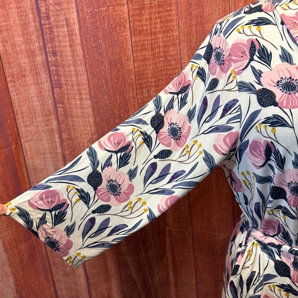 Milkmaid Goods Robe - Picture 9 of 12